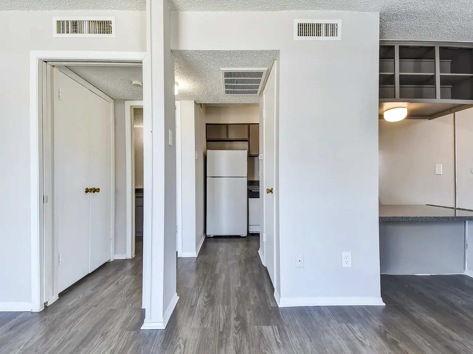 Oak Park Apartments — Photo 4