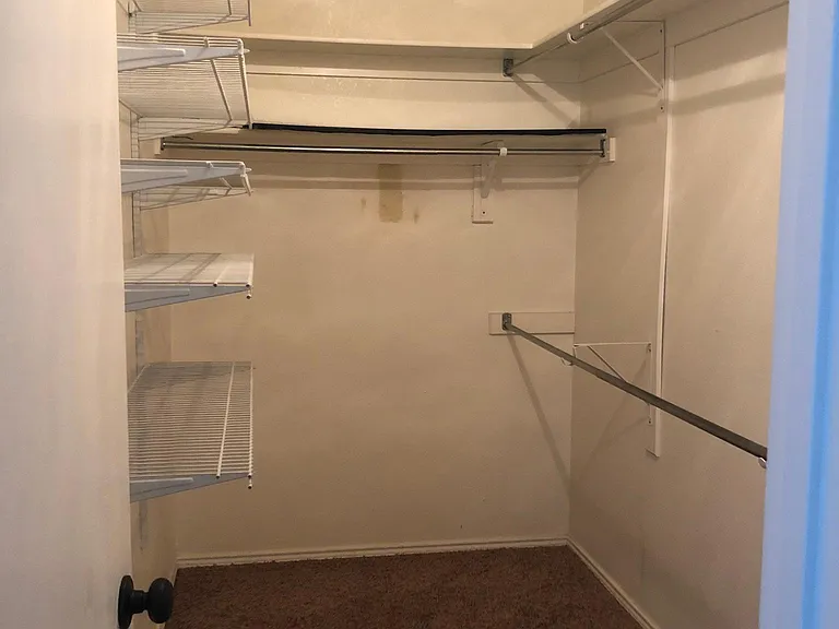 400 Bretts Way — Photo 8