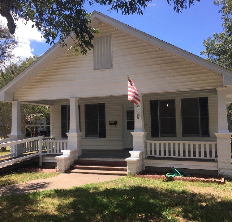 1st image of 836 Live Oak St