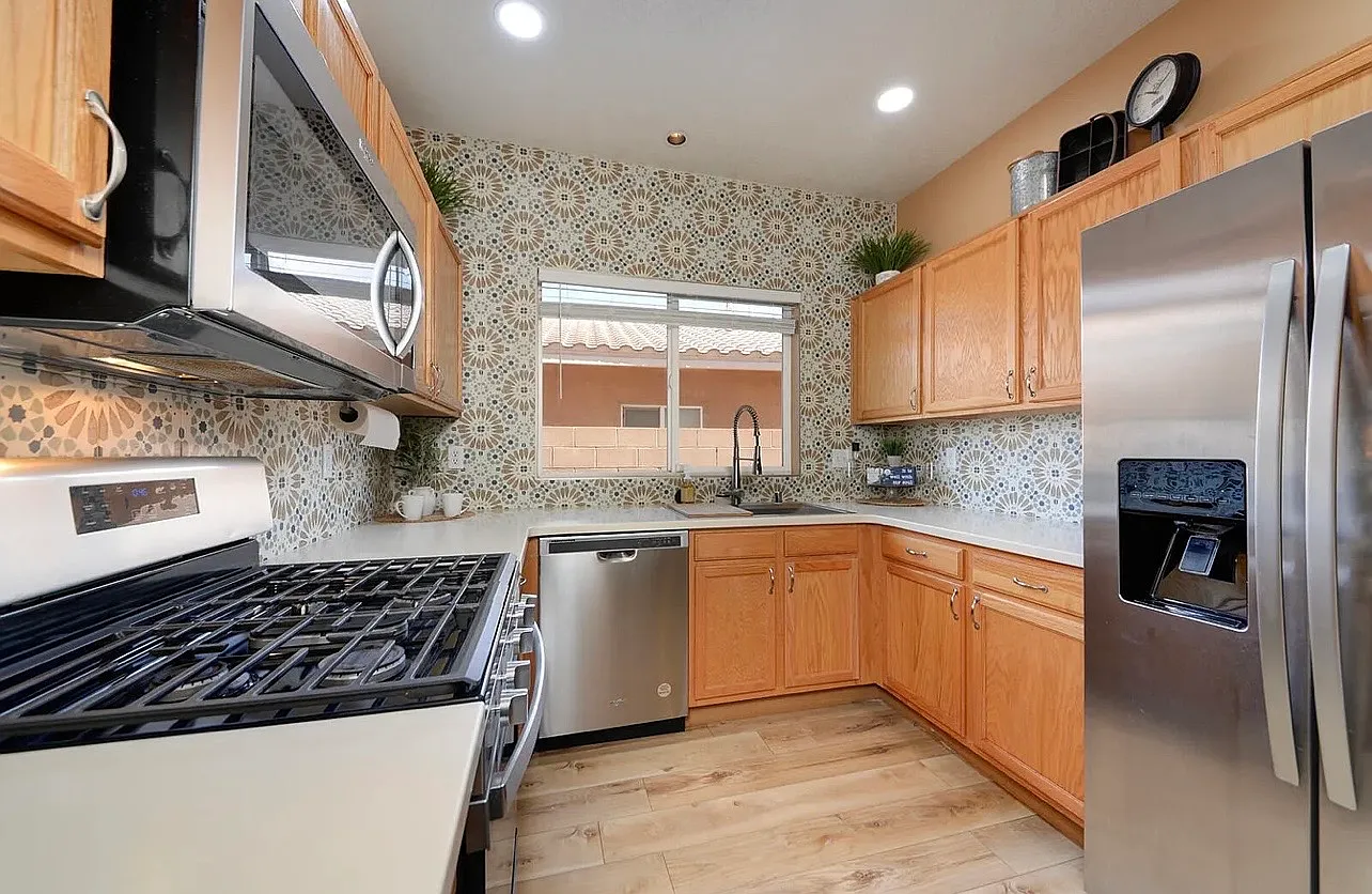 4 bed, 2.5 bath, 1878 sqft, $2,300 — Photo 4