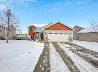 507 Moline Loop NW, Isanti, MN 55040