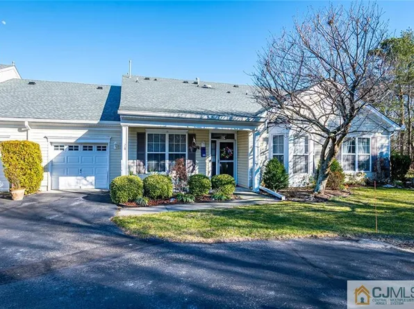 28 Autumntide Dr, Lakewood, NJ 08701