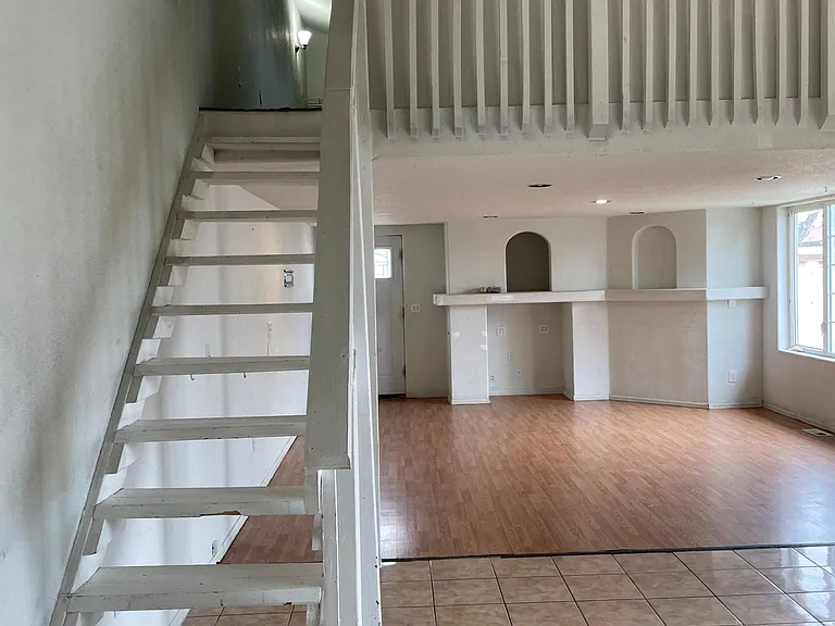 48 N 10th Ave #B — Photo 2