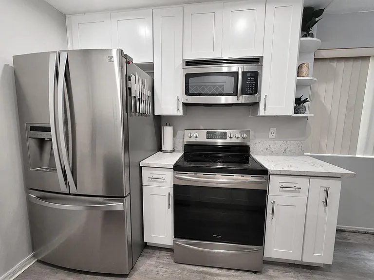 12801 Moorpark St #103 — Photo 6