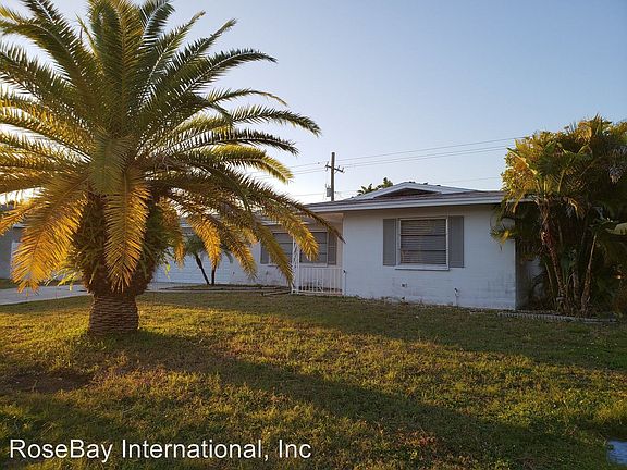 3rd image of 3212 Oxford Dr W