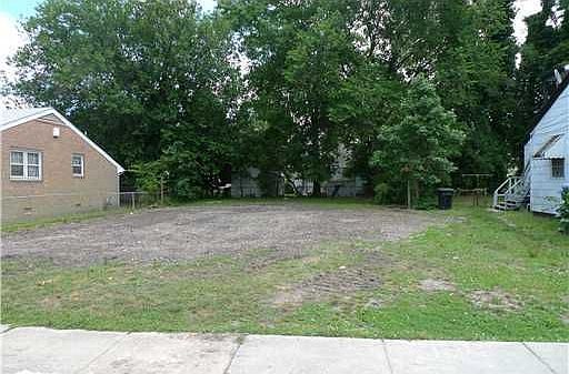 1st image of 2105 Des Moines Ave