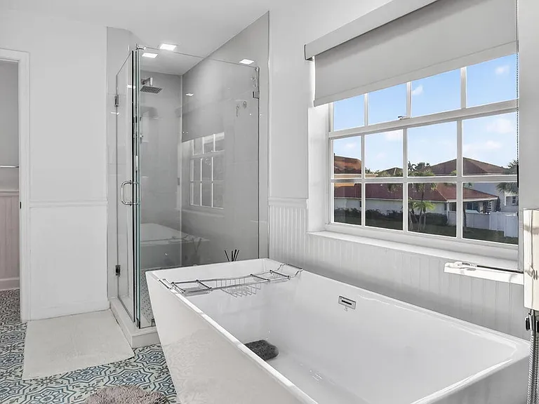 18280 Coral Isles Dr — Photo 32