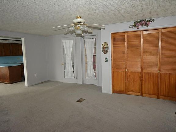 4th image of 113 Washington St