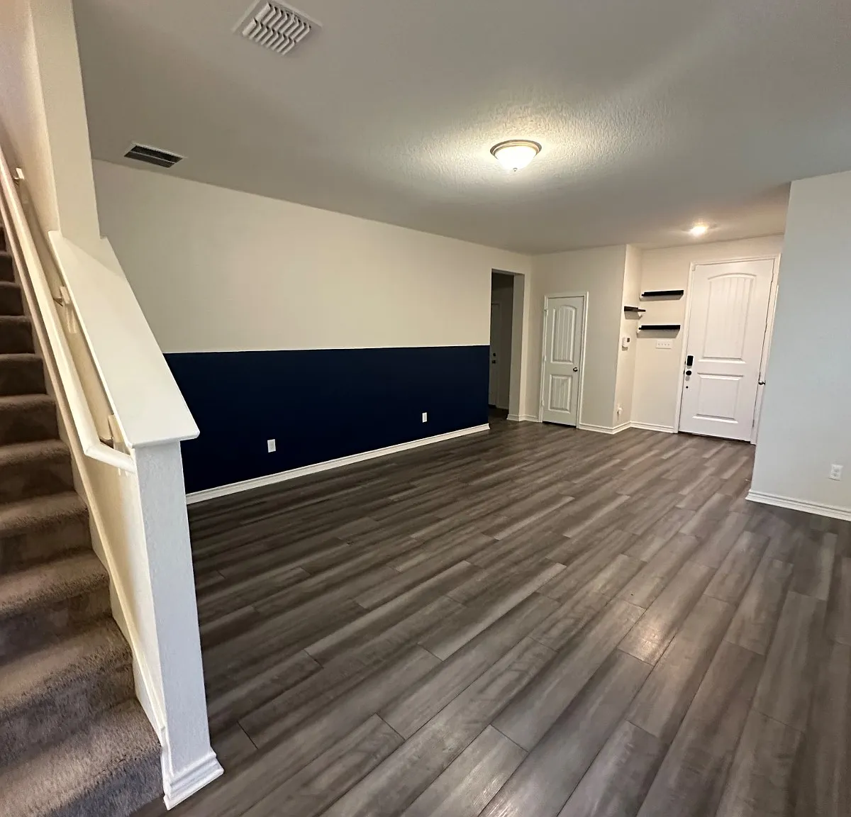4 bed, 2.5 bath, 2578 sqft, $2,400 — Photo 4