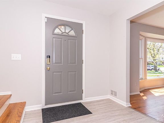 5th image of 1698 Gloucester St