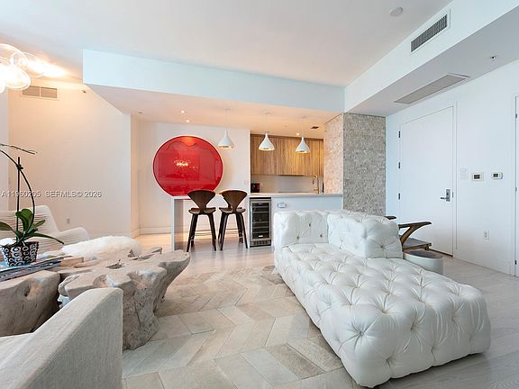 4th image of 50 S Pointe Dr APT 707