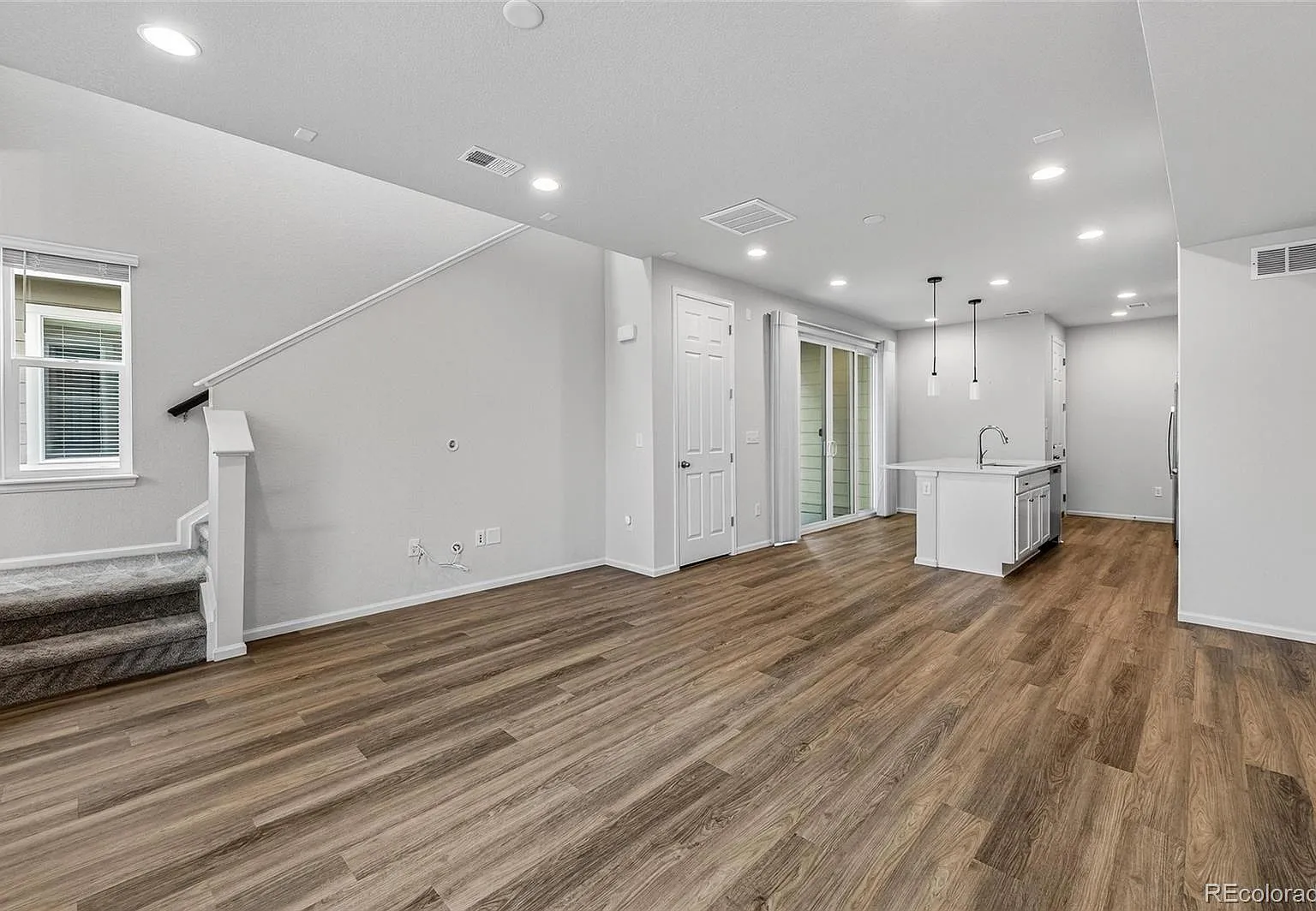 3 bed, 2.5 bath, 1577 sqft, $2,700 — Photo 3