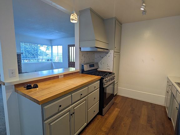 3rd image of 1930 Doris Ave