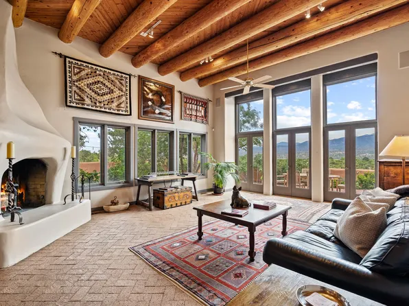 14 Camino Caruso, Santa Fe, NM 87506