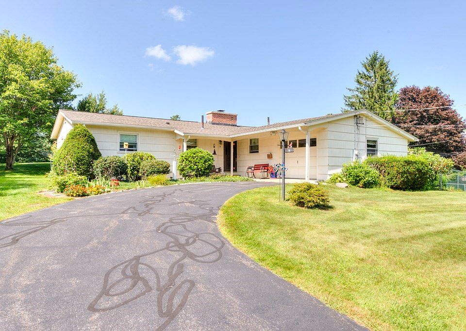 1st image of 6 Burtenmar Cir