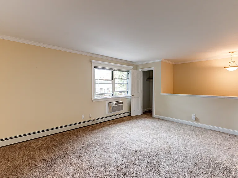 Nassau Arms Apartments — Photo 31