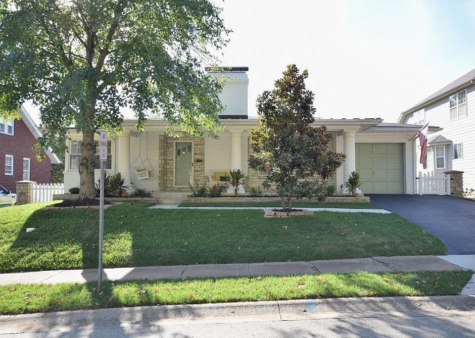 1st image of 9 Magnolia Dr