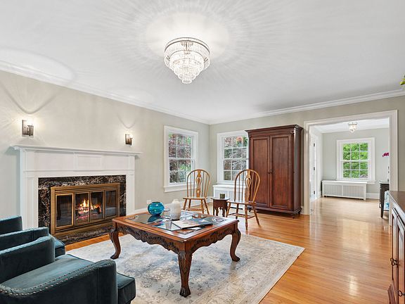 3rd image of 319 Cedar Ave