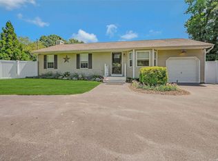 25 Upton Dr, Sound Beach, NY 11789