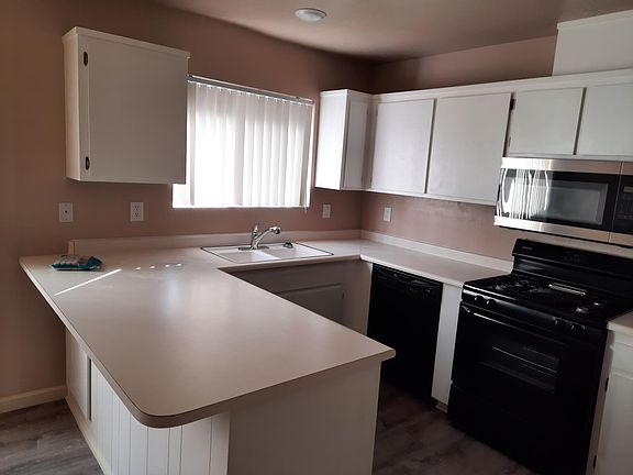 4th image of 2472 Lakeside Dr #2