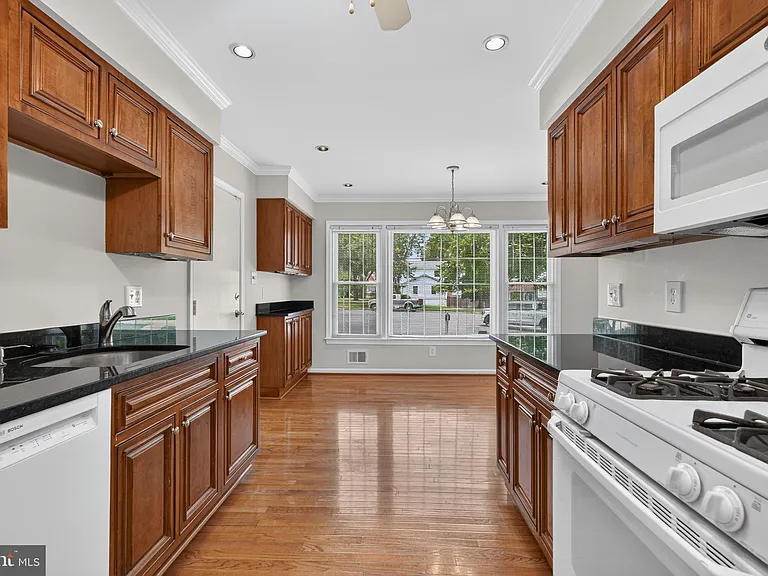 8006 Lady Lewis Ct — Photo 13