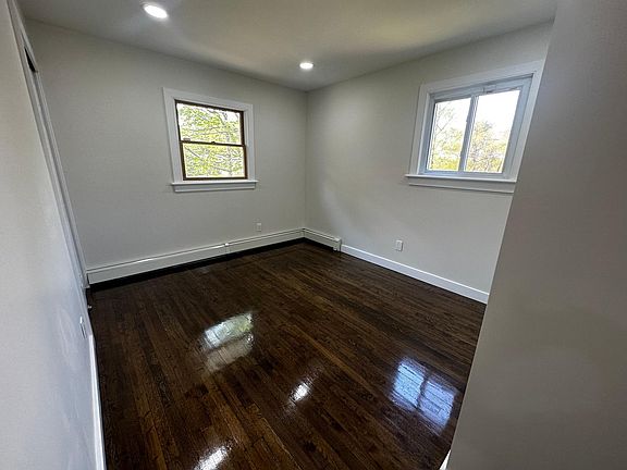 3rd image of 11 Winston Dr