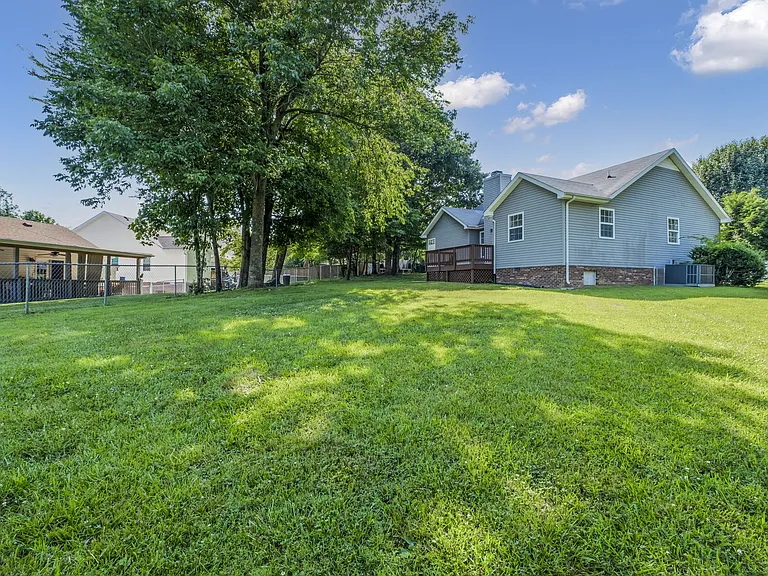 427 Sierra Ct — Photo 15