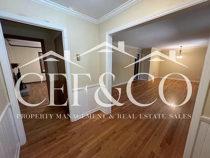3 bed, 2.0 bath, 2110 sqft, $1,450 — Photo 2