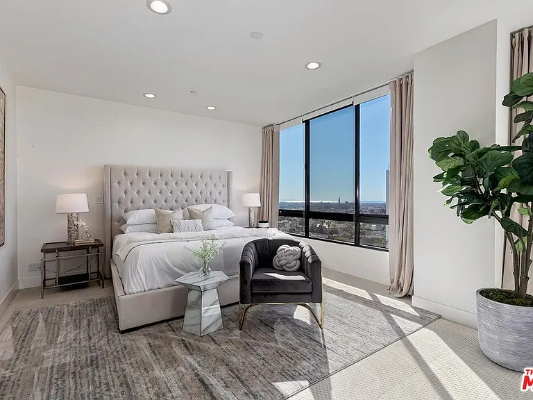10350 Wilshire Blvd #1102 — Photo 22