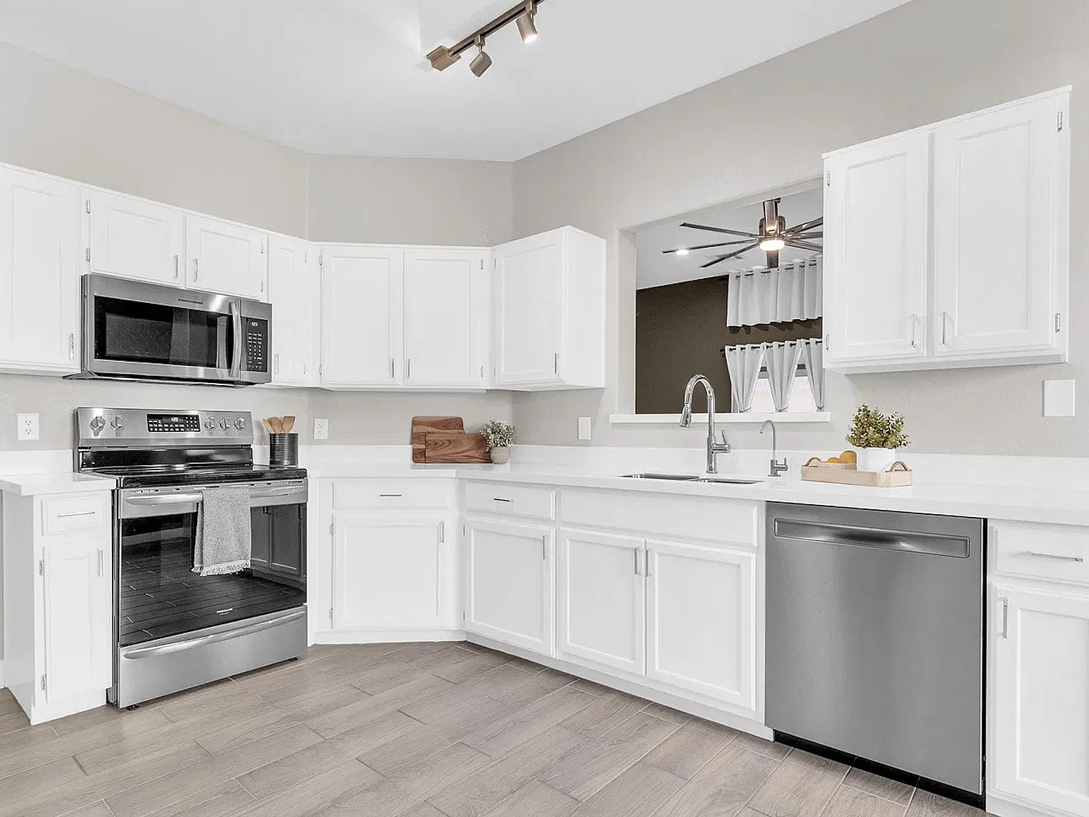 3 bed, 1519 sqft, $2,095 — Photo 3