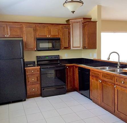 2nd image of 4807 Bayshore Blvd APT E3