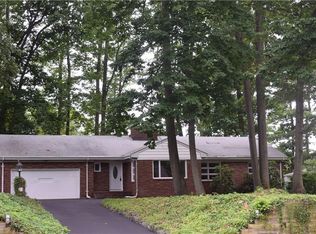 557 Ryders Ln, East Brunswick, NJ 08816