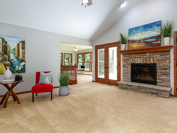 3rd image of 212 White Acre Ct