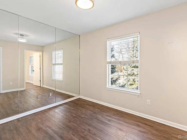 890 Lothrop Rd — Photo 12