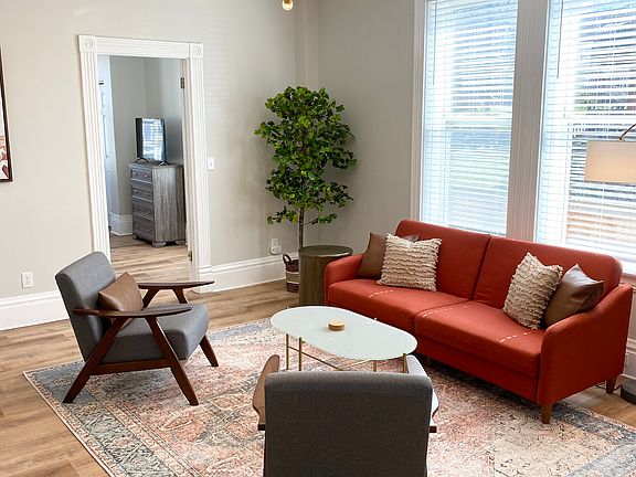 4th image of 2561 Ingleside Ave #1