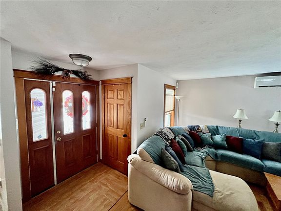 4th image of 122 Hickory Hill Rd