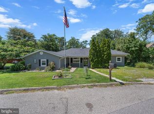 610 Laurel Dr, Pasadena, MD 21122