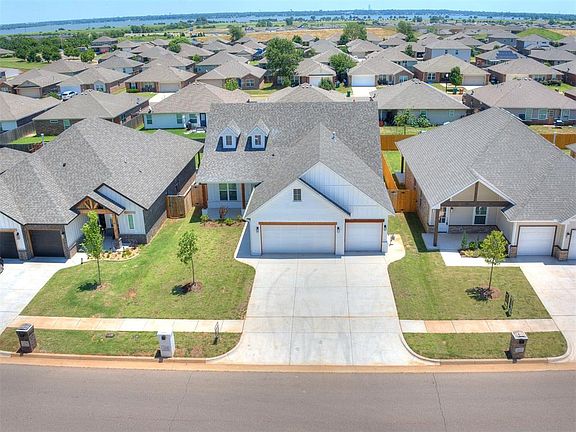 3rd image of 2836 Wild Rose Ln