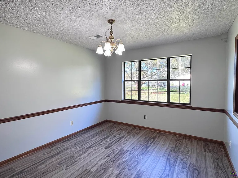 111 Rainbow Ave — Photo 4