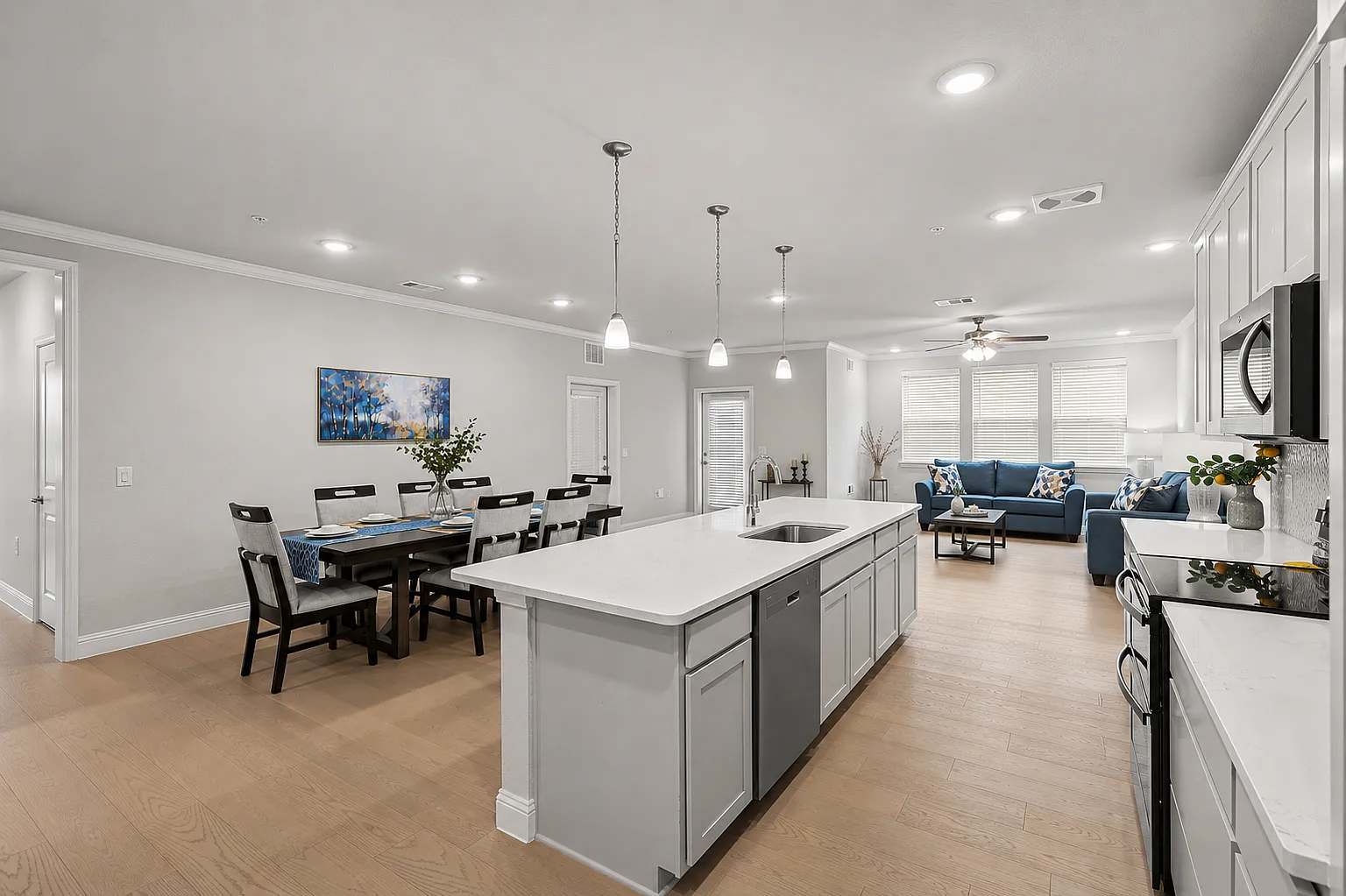 3 bed, 1884 sqft, $2,350 — Photo 1