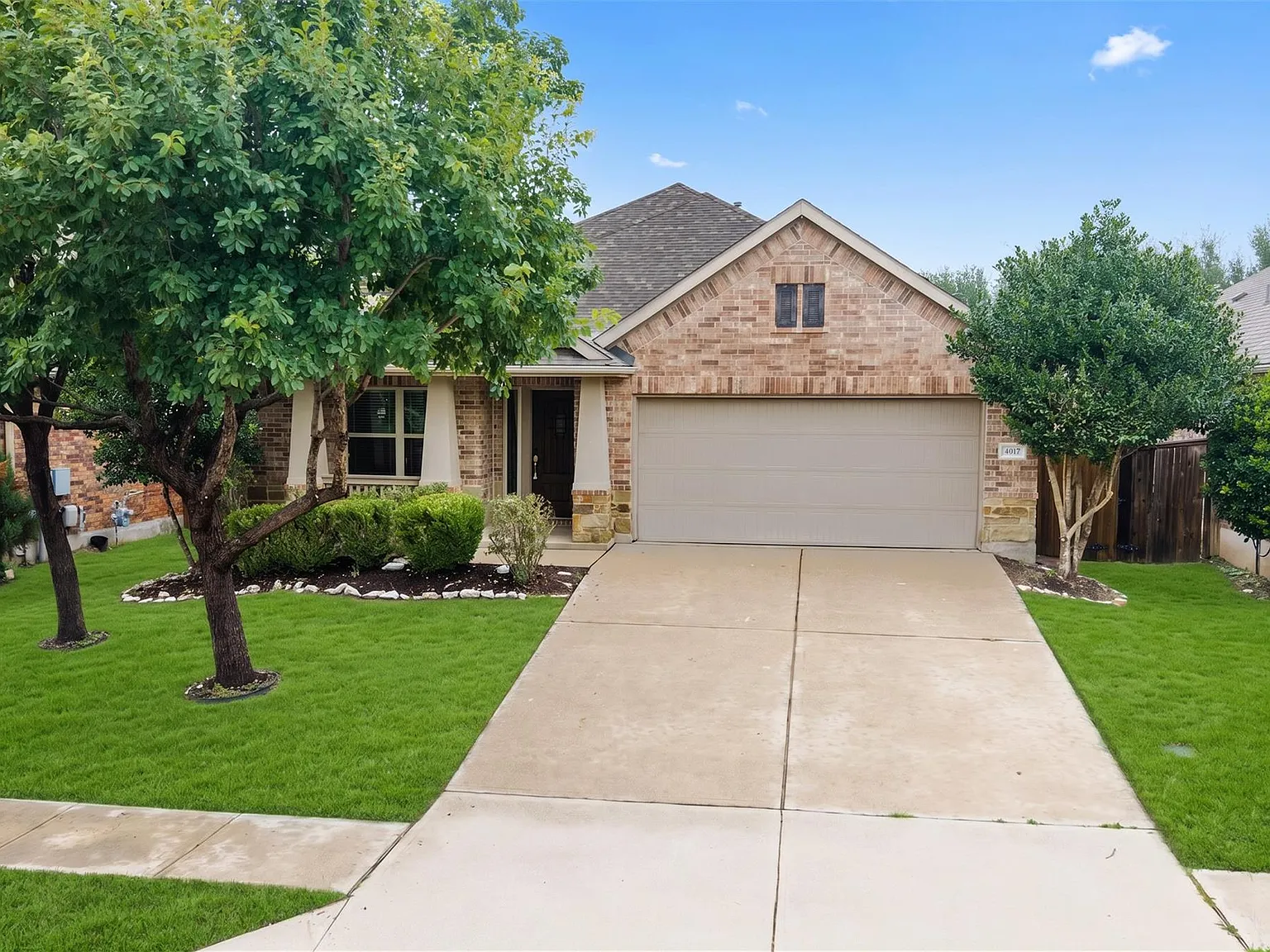 4 bed, 2.0 bath, 1995 sqft, $2,300 — Photo 2