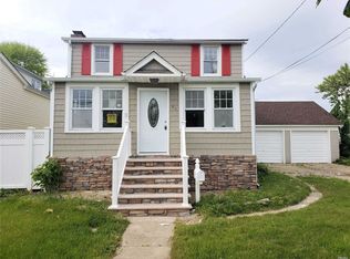 49 Lee Ave, Babylon, NY 11702