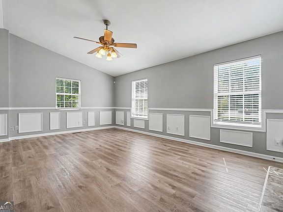 4th image of 3364 Hollyridge Trl SW