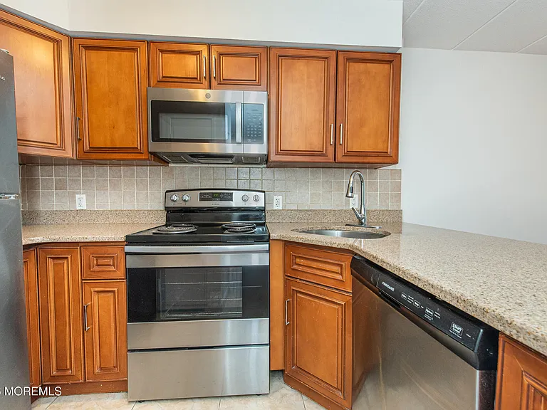 5 Linden St #3J — Photo 9