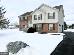 2210 Storms Store Rd, New Oxford, PA 17350