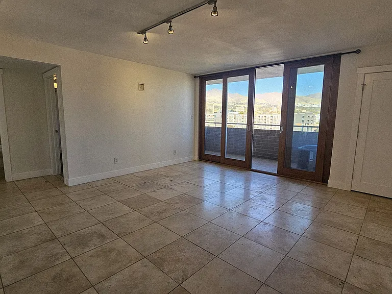 230 E Broadway St #1008 — Photo 8