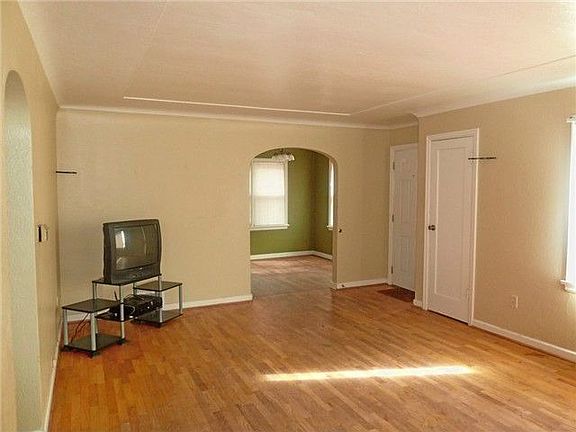 3rd image of 2114 11th St