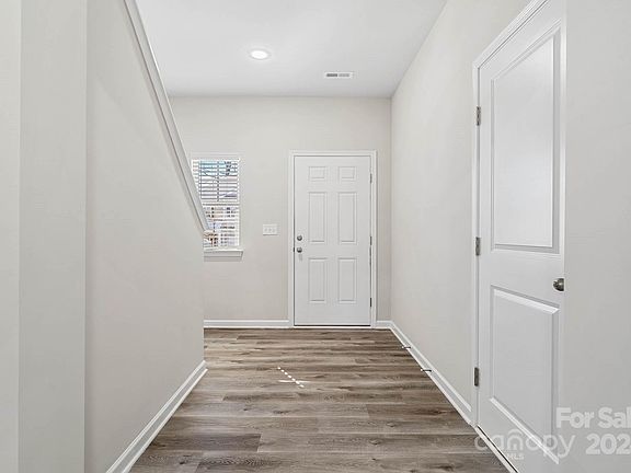 2nd image of 106 Lake George Dr