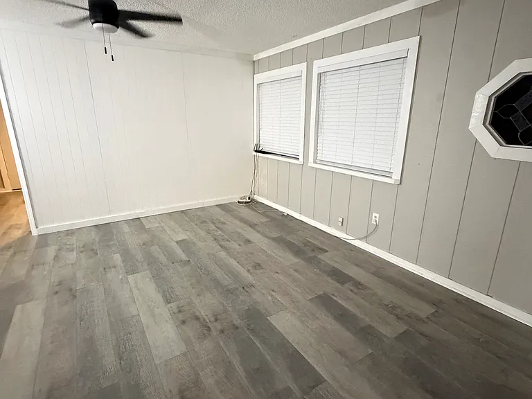1404 Paula Dr — Photo 13
