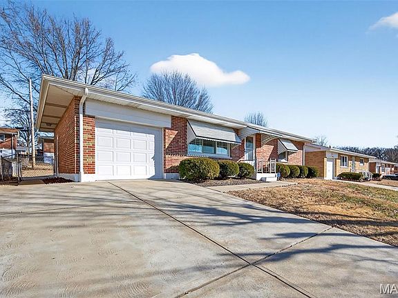 3rd image of 223 Southampton Dr